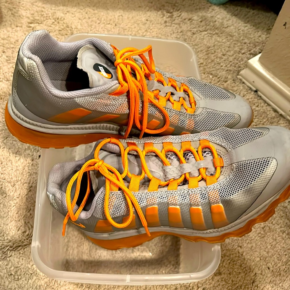 Orange and gray Nike airmax. Size 6.5y. Women’s 8 to 8.5